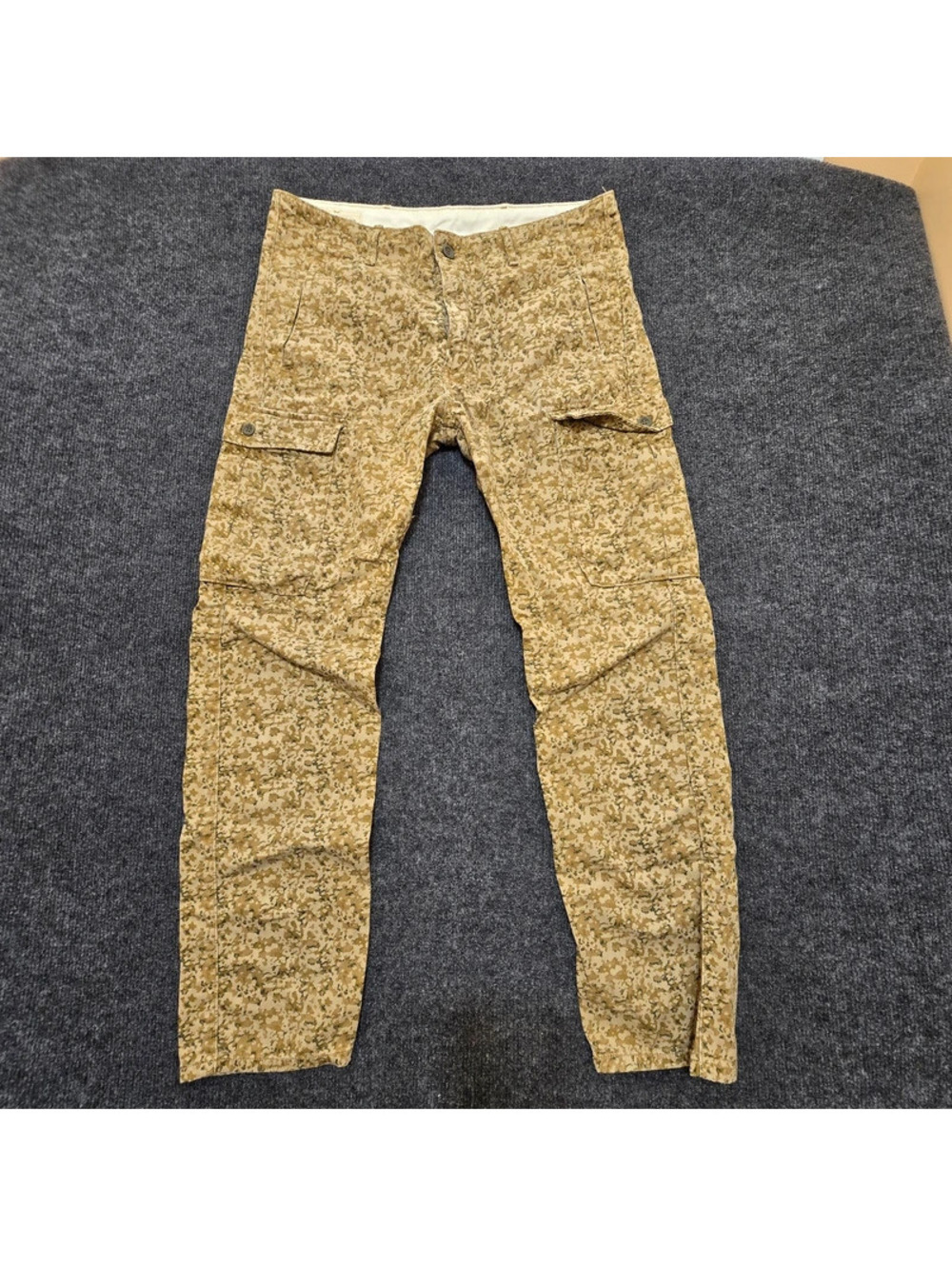 Levis Mens Slim Straight Cargo Pants Desert Digital Camo Tan Brown W32 L32